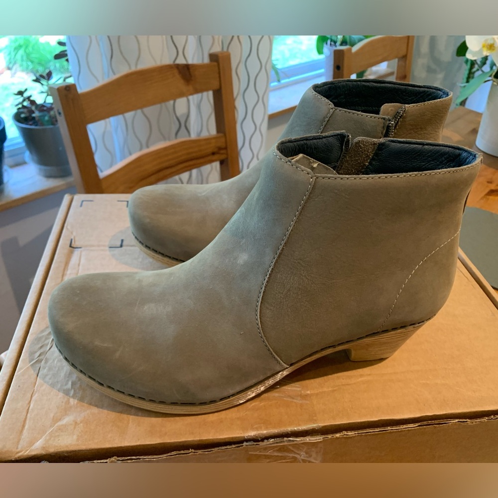 Dansko Maria suede boots size 40